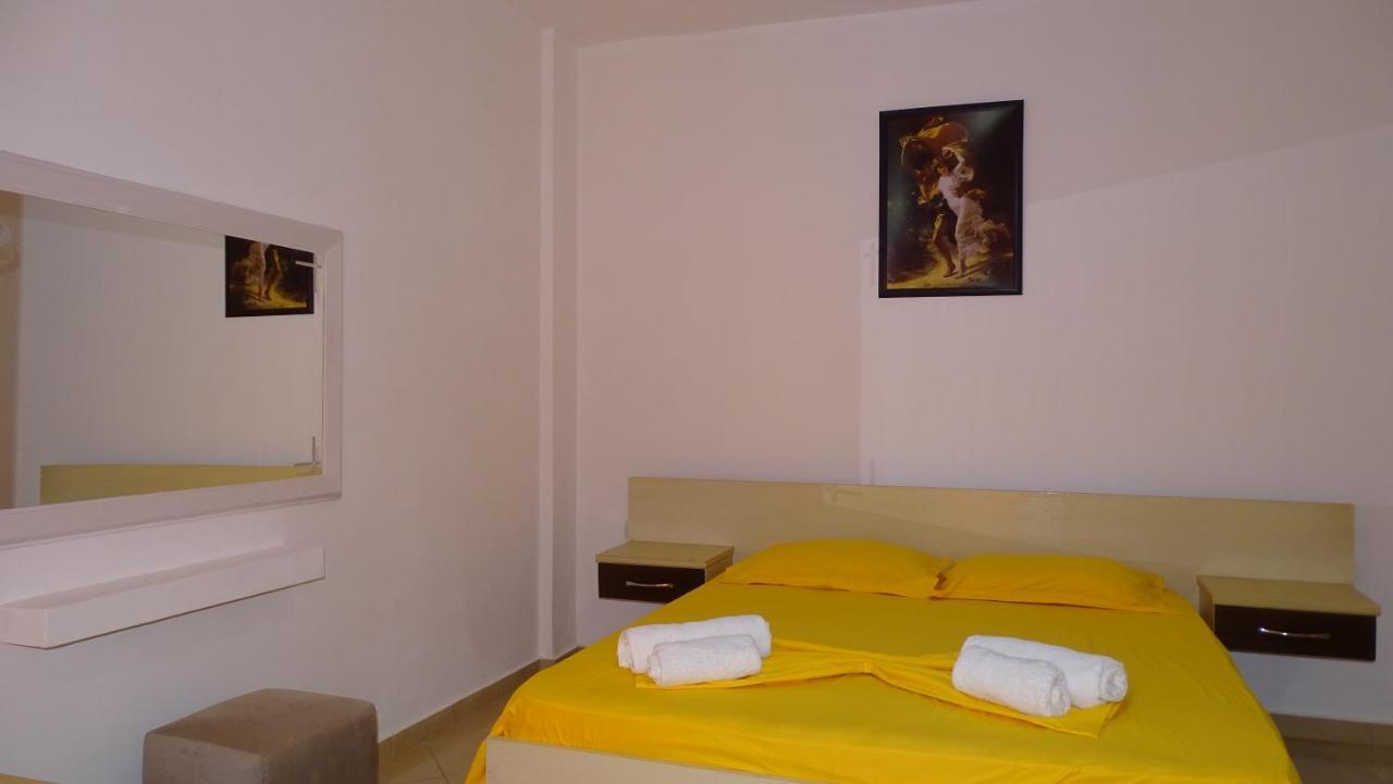 Hotel Arsenal Ксамил Екстериор снимка