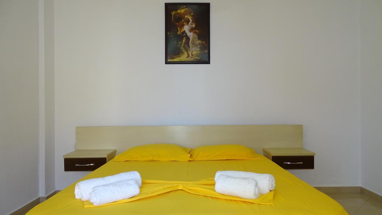 Hotel Arsenal Ксамил Екстериор снимка